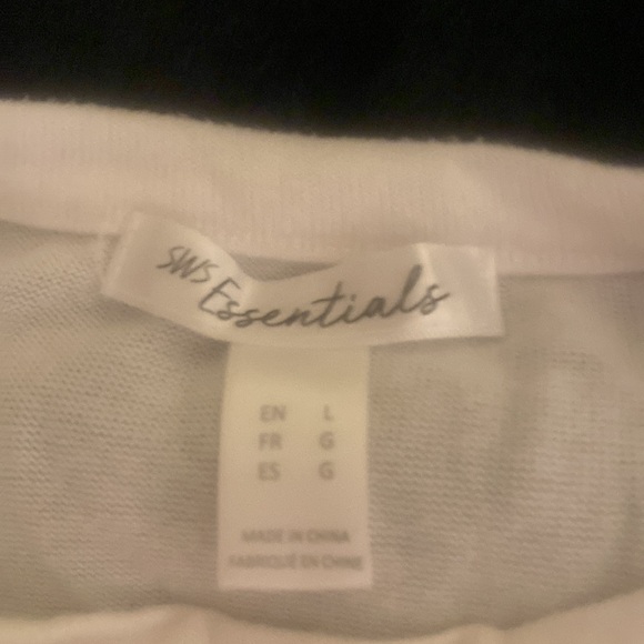 Short sleeve v-neck tee - Picture 2 of 6